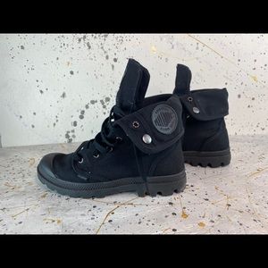 Palladium Canvas Boot Black Women’s 9 Baggy New